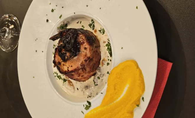 Ballotine de filet mignon fumé lard et pruneau