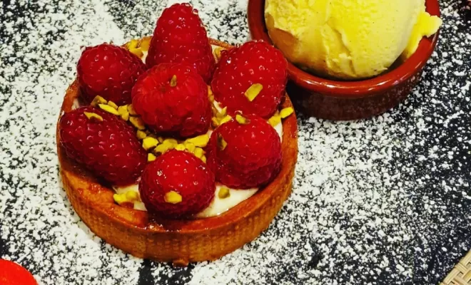 Nos desserts maison , Valence, La Cantine