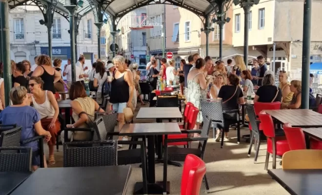 Terrasse sous les Halles St jean , Valence, La Cantine
