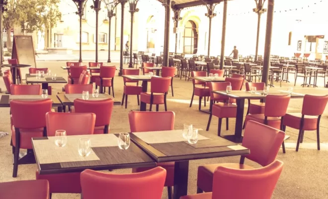 Terrasse sous les Halles St jean , Valence, La Cantine