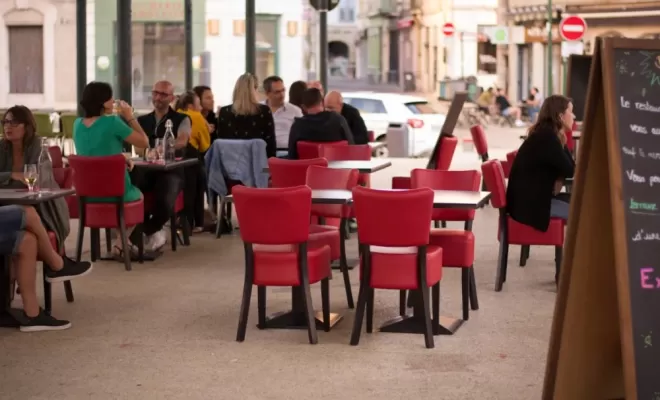 Terrasse sous les Halles St jean , Valence, La Cantine