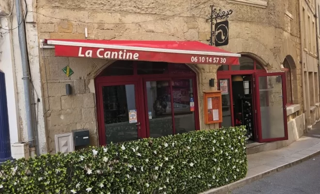 Terrasse sous les Halles St jean , Valence, La Cantine